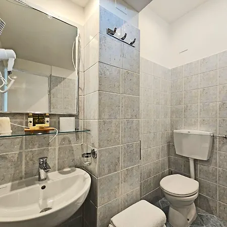 L'approdo 3* Порт-Аццурро